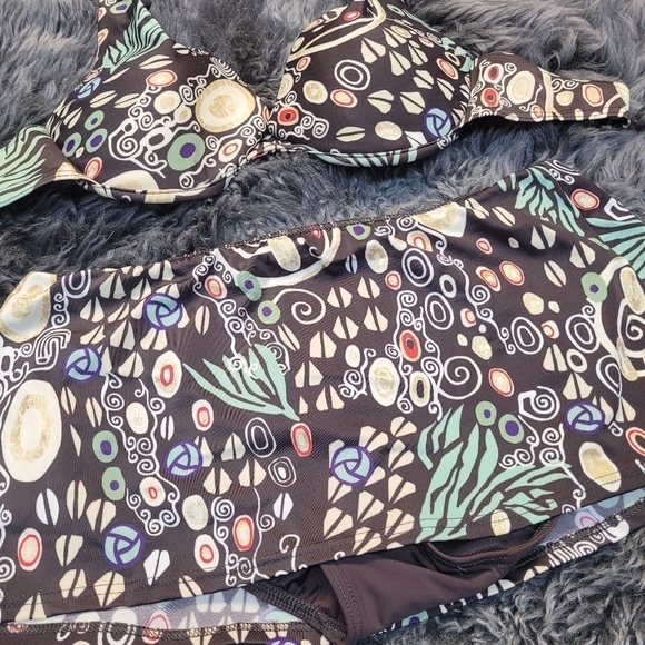 BECREATIVE High Quality Two Piece Swimsuit - Picture 2 of 14